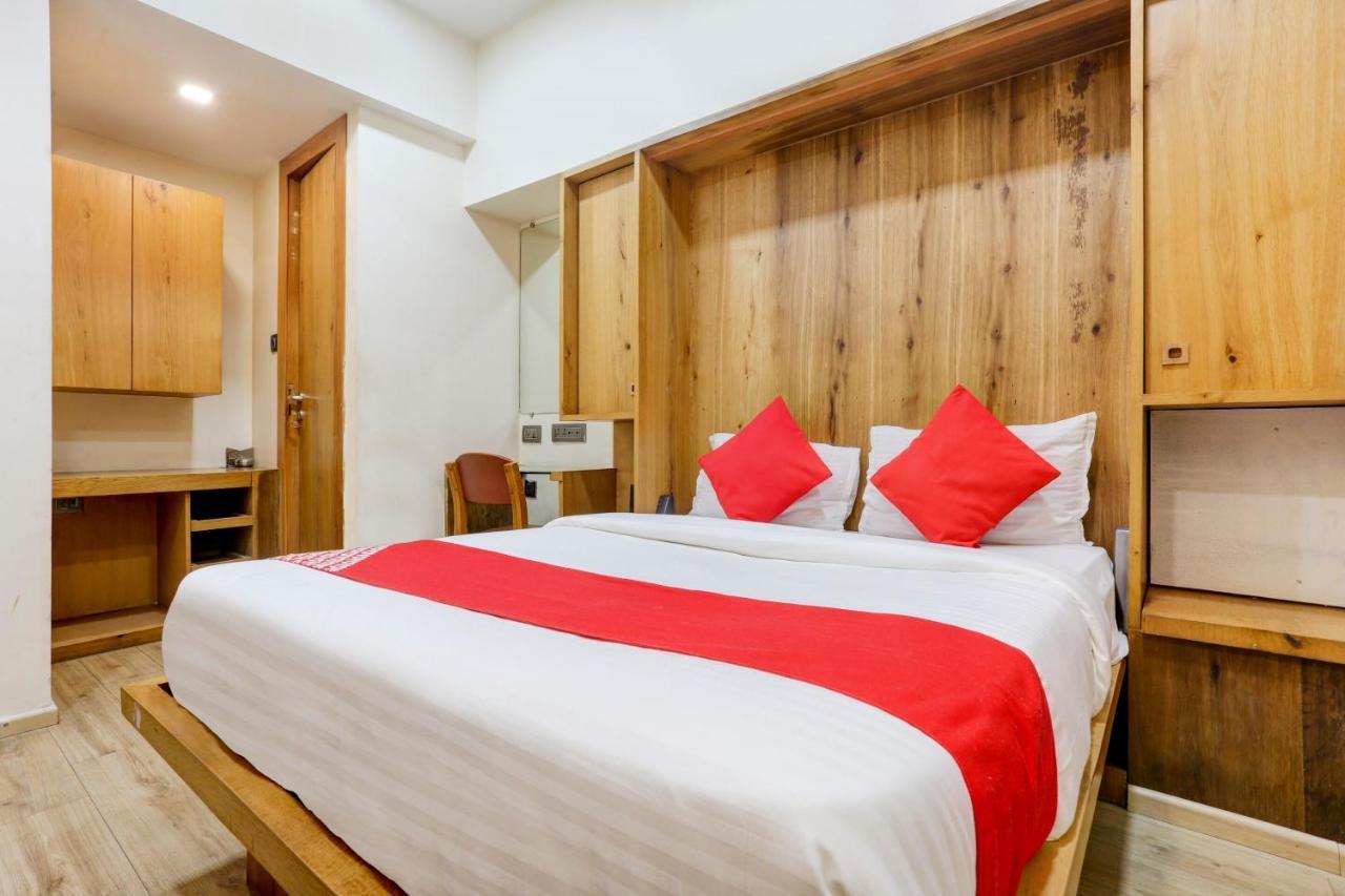 Oyo 81549 Hotel Elegance Nx มุมไบ ภายนอก รูปภาพ