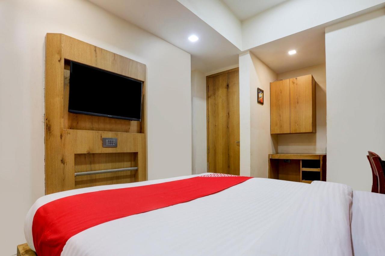 Oyo 81549 Hotel Elegance Nx มุมไบ ภายนอก รูปภาพ